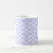 Modernes geometrisches Monogramm-Lichtperiwinkel Kaffeetasse (Mittel)