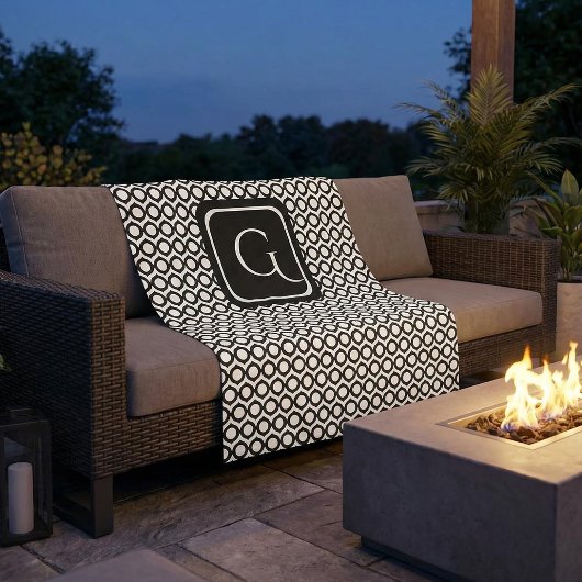 Modernes geometrisches Monogramm Schwarz Weiß Fleecedecke