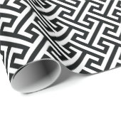 Modernes geometrisches Muster in Schwarz/Weiß Geschenkpapier (Rolleneckpunkt)