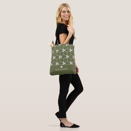 Modernes geometrisches Muster mit Stern Monogram Tasche (Am Model)