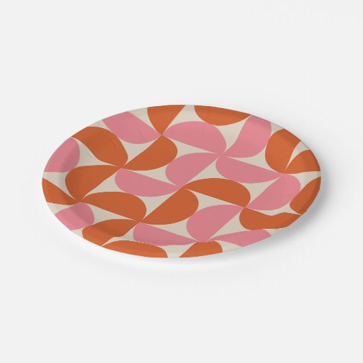 Modernes geometrisches Muster rosa orange Pappteller (Schrägansicht)