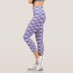 Modernes geometrisches Periwinkle und Weiß Capri Leggings