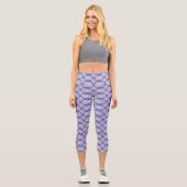 Modernes geometrisches Periwinkle und Weiß Capri Leggings (Vorderseite)