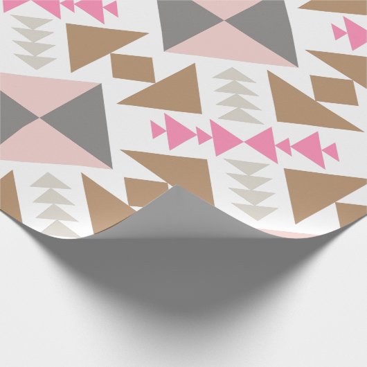Modernes geometrisches Quiltdesign in Rosa und Kup Geschenkpapier (Ecke)