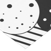 Modernes geometrisches Schwarz-Weiß-Design Kurzer Tischläufer (Ecke)