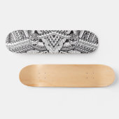 Modernes, geometrisches Tribal-Muster aus Schwarz Skateboard (Horizontal)