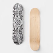 Modernes, geometrisches Tribal-Muster aus Schwarz Skateboard (Vorderseite)