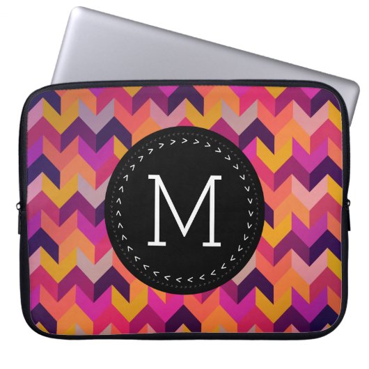 Modernes geometrisches Zickzack Schwarzes Monogram Laptopschutzhülle (Vorderseite)