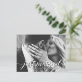 Modernes, gerade verheiratetes Script-Hochzeitsskr Postkarte (Stehend Vorderseite)