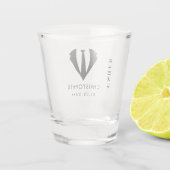 Modernes Geschenk für Minimalistische Usher Name W Schnapsglas (Rückseite)