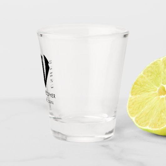 Modernes Geschenk für Minimalistische Usher Name W Schnapsglas (Rechts)