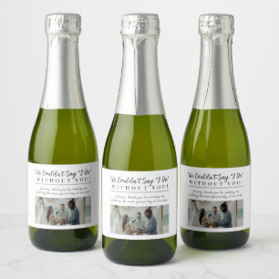 Modernes Geschenk von White Wedding Officers mit F Schaumweinetikett