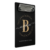Modernes Girl Black Name Script Mit Monogramm Mini Klemmbrett (Schrägansicht)