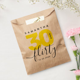 Modernes Girly Bright Yellow 30 und Kokett Geschenktütchen