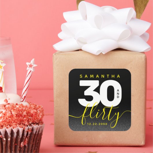 Modernes Girly Bright Yellow 30 und Kokett Quadratischer Aufkleber (Party)