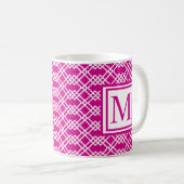 Modernes Gittergeometrisches Monogramm Himbeerrosa Kaffeetasse (VorderseiteRechts)