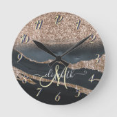 Modernes Glitzer-Marmormonogramm Runde Wanduhr (Vorderseite)