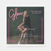 Modernes Glow Script Pink Neon Wavy Graduate Foto Serviette (Vorderseite)