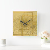 Modernes Gold Beige Abstrakte Blüte Quadratische Wanduhr (Zuhause)