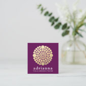 Modernes Gold Burgundy Circle Logo Mandala Quadratische Visitenkarte (Stehend Vorderseite)