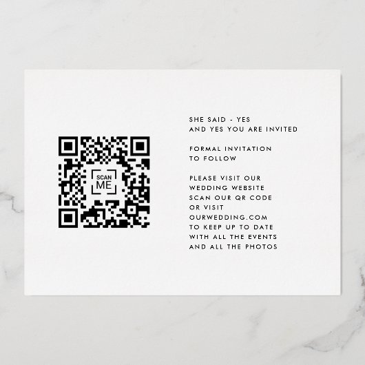 Modernes GOLD DATUM Drei Foto QR CODE Save the Dat Folieneinladung (Rückseite)