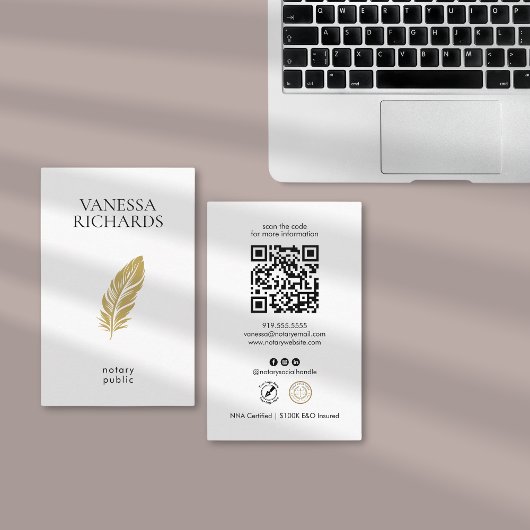 Modernes Gold Feather Notar Foto Einfache QR Visitenkarte