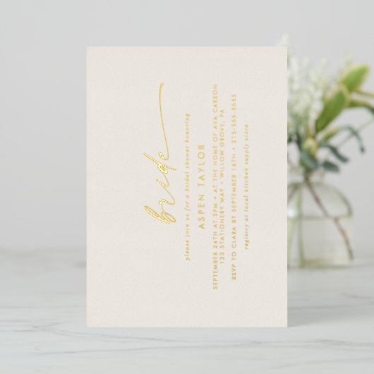 Modernes Gold Foil Script Ivory Bride Brautparty Folieneinladung (Stehend vorne)