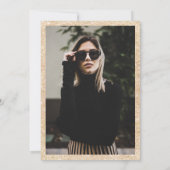 Modernes Gold Glitzer Grenzskript Foto Sweet 16 Einladung (Rückseite)