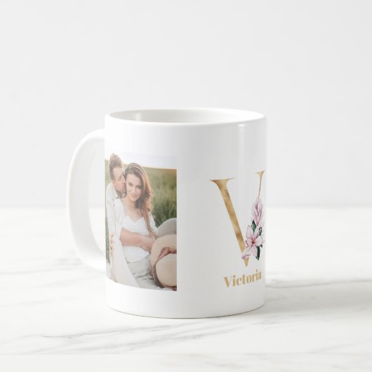 Modernes Gold Letter V-Blume | Monogramm für zwei  Kaffeetasse (Vorderseite Links)