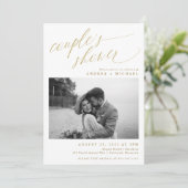 Modernes Gold Romantic Foto Couple's Brautparty Einladung (Stehend Vorderseite)