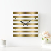 Modernes Gold Stripes weißen Hintergrund Quadratische Wanduhr (Zuhause)
