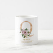 Modernes Gold Watercolor Blume Letter Q | Monogram Kaffeetasse (Mittel)