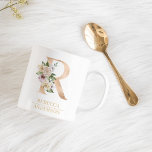 Modernes Gold Watercolor Blume Letter R | Monogram Kaffeetasse<br><div class="desc">Modernes Gold Watercolor Blume Letter R | Monogramm</div>
