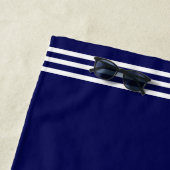 Modernes Goldenes Schiffrad für Navy Blue Strandtuch (Beispiel)