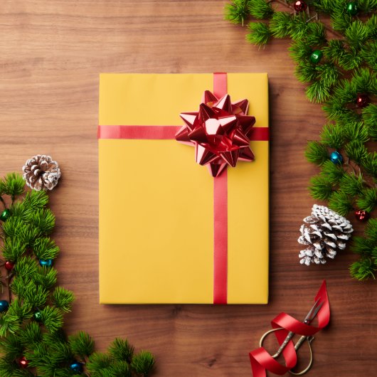 Modernes, goldgelbes schlichtes Geschenk Geschenkpapier (Feiertagsgeschenk)