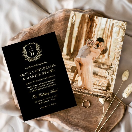 Modernes Goldleafy-Wappen Monogram-Foto Hochzeit Folieneinladung