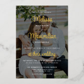 Modernes Goldskript 2 Fotos Hochzeit schwarz Overl Folieneinladung (Vorderseite)