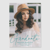 Modernes Graduate Aquamarin Script Foto Magneteinladung (Vorderseite)