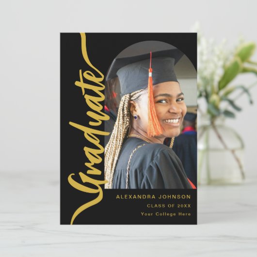 Modernes Graduate Foto Arch Black Gold Script Ankündigung (Stehend Vorderseite)