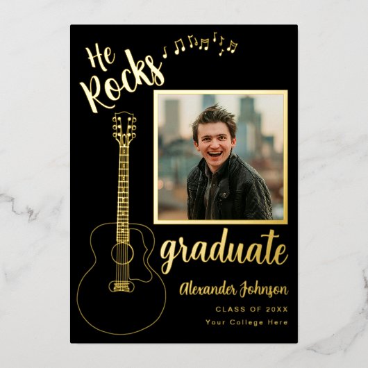 Modernes Graduate Foto Gitarre Black und Gold Folieneinladung (Vorderseite)