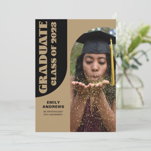 Modernes Graduate Gold Arch & Foto Grad Party Einladung (Stehend Vorderseite)