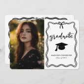 Modernes Graduate Niedlich Bow Lässig Script Einladung (Vorne/Hinten)