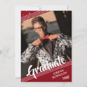 Modernes Graduate Red 4-Foto-Pinselskript Einladung (Vorderseite)