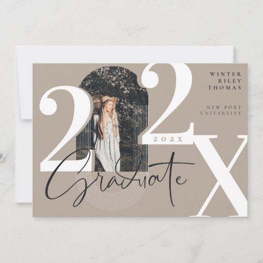 Modernes Graduate Script 2022 Concentric Arch Foto Einladung (Vorderseite)