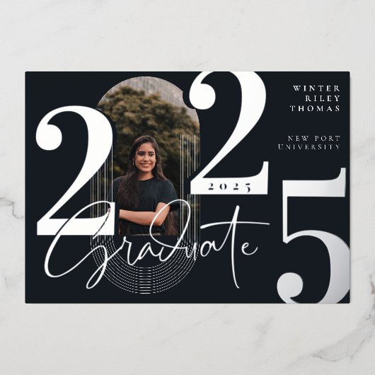Modernes Graduate Script 2025 Concentric Arch Foto Folieneinladung (Vorderseite)