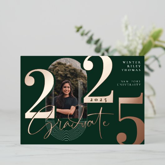 Modernes Graduate Script 2025 Concentric Arch Foto Folieneinladung (Stehend vorne)