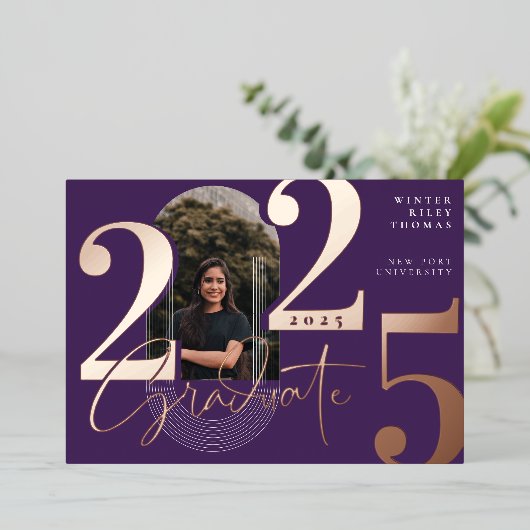 Modernes Graduate Script 2025 Concentric Arch Foto Folieneinladung (Stehend vorne)