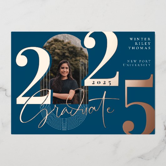 Modernes Graduate Script 2025 Concentric Arch Foto Folieneinladung (Vorderseite)