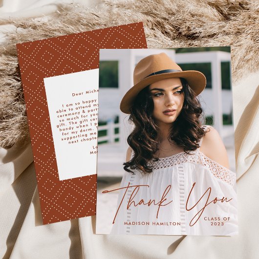 Modernes Graduate Terracotta Script Foto Abschluss Dankeskarte