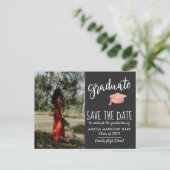 Modernes graduiertes Hut-Save the Date Foto-Grau Ankündigungspostkarte (Stehend Vorderseite)